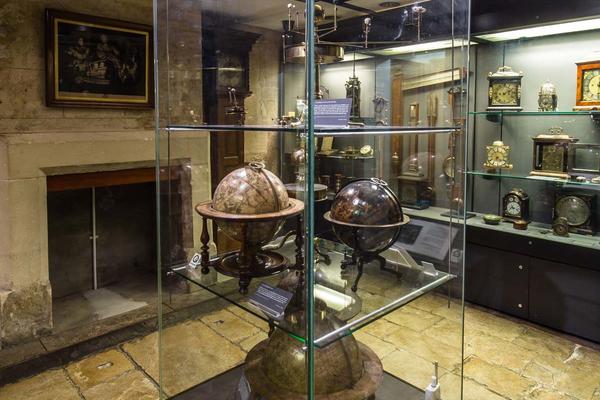 basement globes 219
