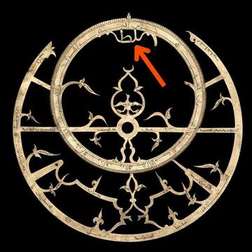 37148 Astrolabe with Lunar Mansions, by Abd al-Karim, Jazira (Mesopotamia)?, 1227/8 CE (part of the word 'Sultan' on the rete) 37148 Astrolabe with Lunar Mansions, by Abd al-Karim, Jazira (Mesopotamia)?, 1227/8 CE (part of the word 'Sultan' on the rete)